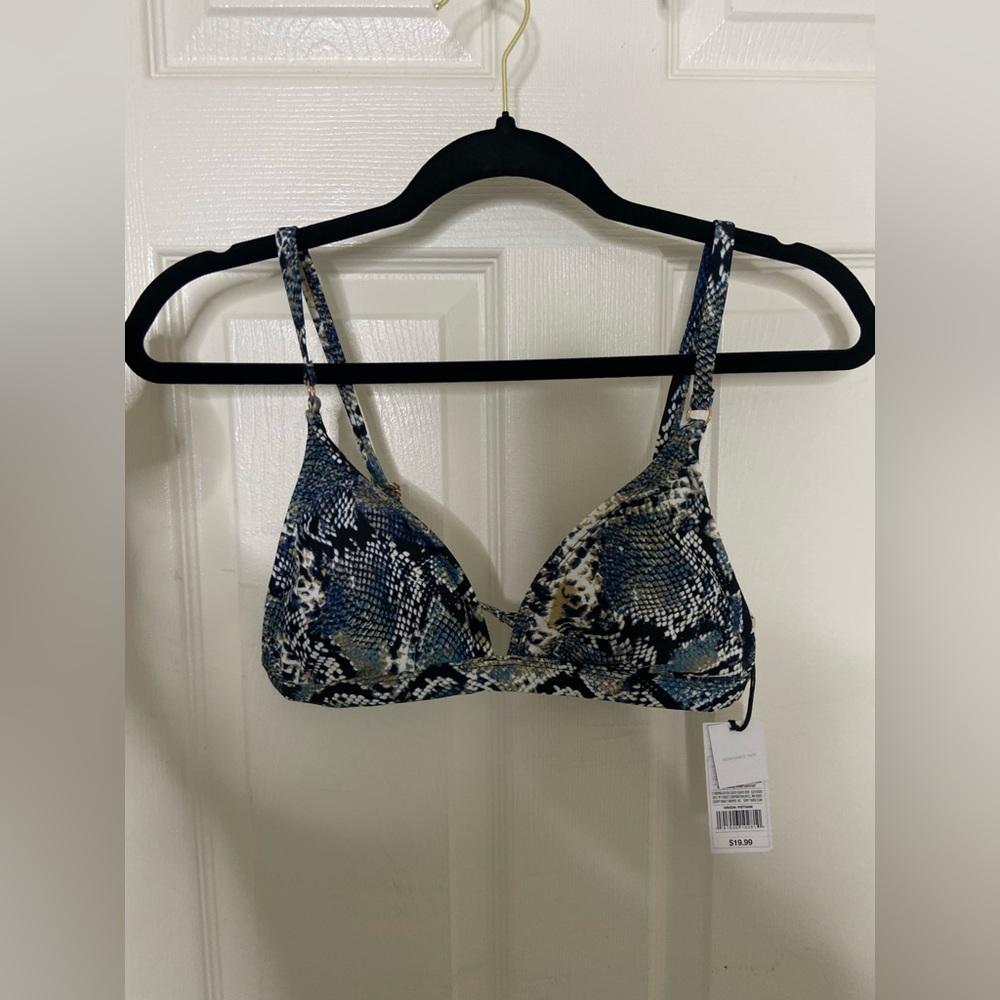 Snake detailed bikini top!